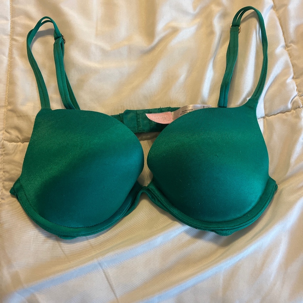Victoria’s Secret Very Sexy Kelly green bra 34B